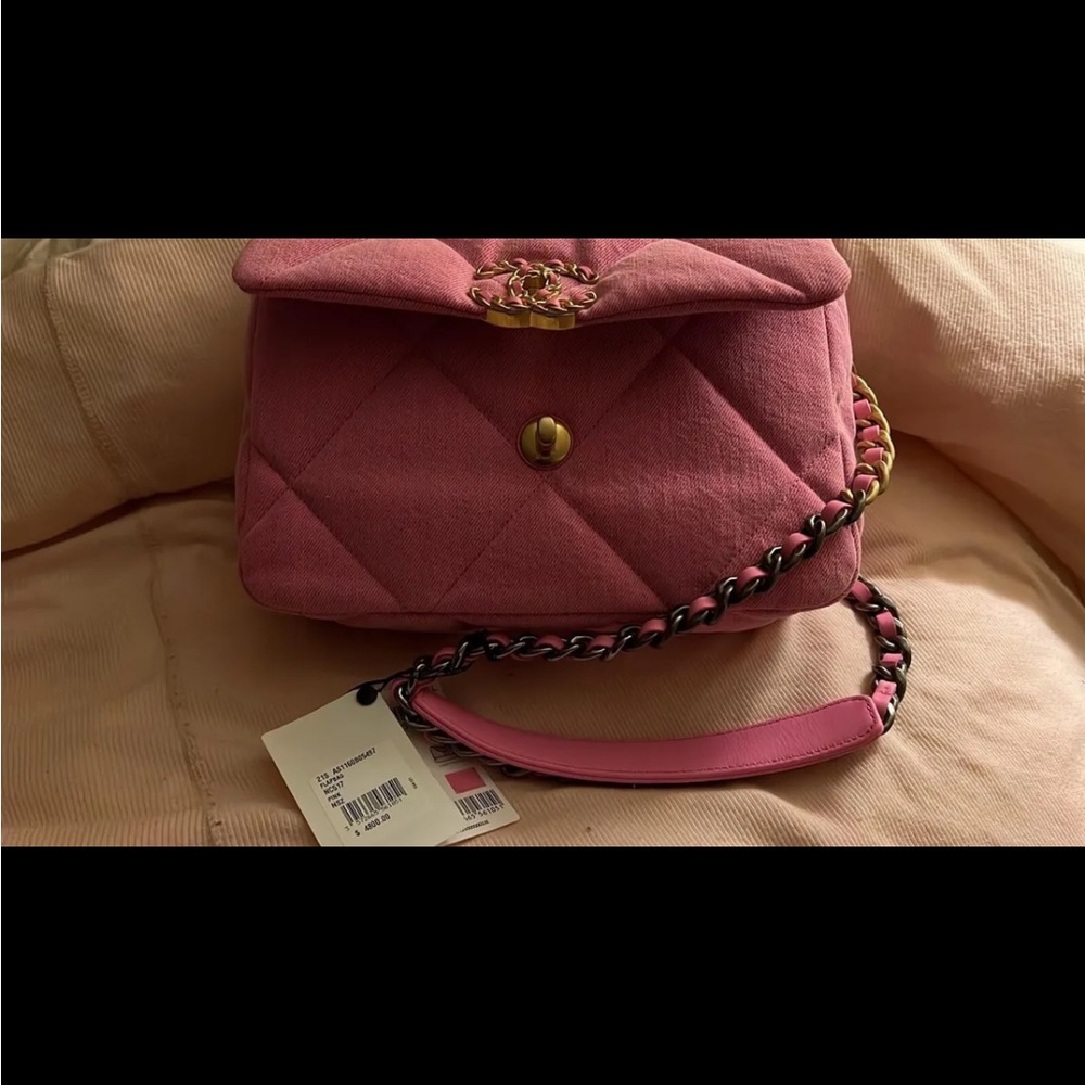 SOLD Chanel 19 Flap Bag Quilted Denim
Medium Pink (with tags and authentication) - Picture 4 of 4